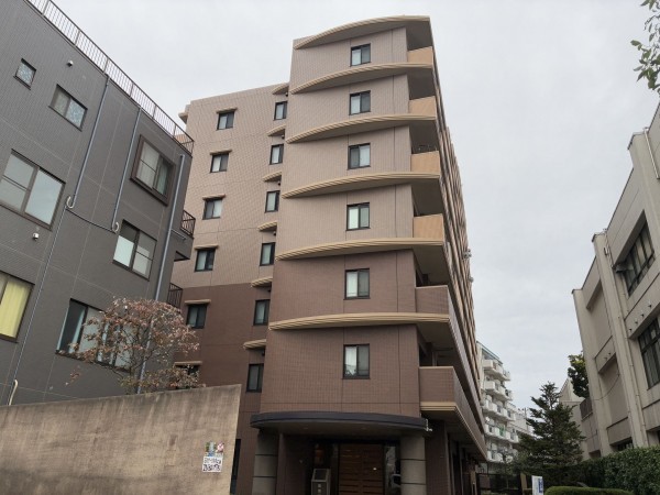 江東区亀戸、マンションの外観画像です