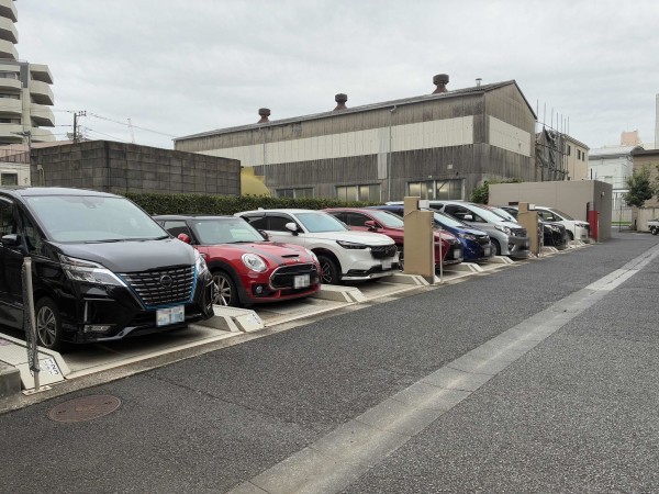 江東区亀戸、マンションの駐車場画像です