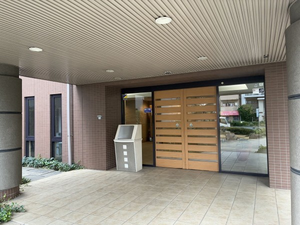 江東区亀戸、マンションのエントランス画像です