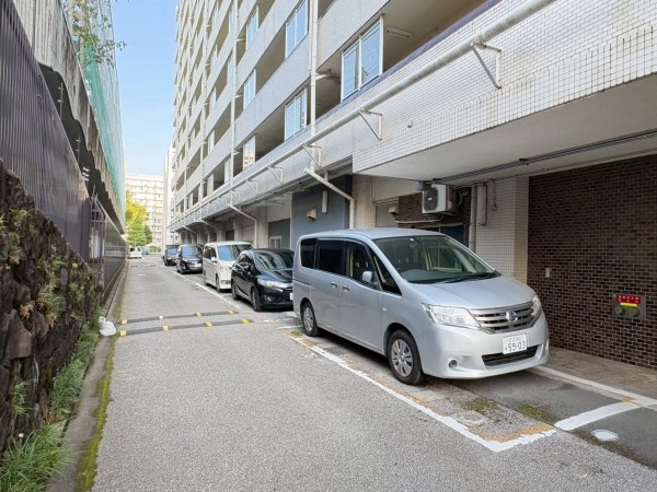 江東区亀戸、マンションの駐車場画像です