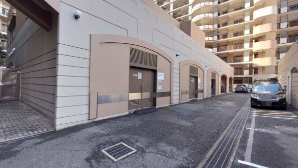 江東区東砂、マンションの駐車場画像です