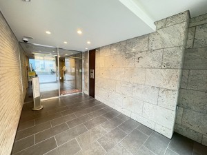 江東区亀戸、マンションのエントランス画像です