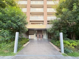 江東区亀戸、マンションのエントランス画像です