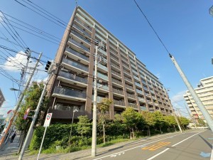 江東区亀戸、マンションの外観画像です