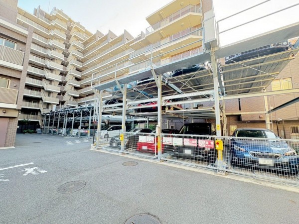 江東区亀戸、マンションの駐車場画像です
