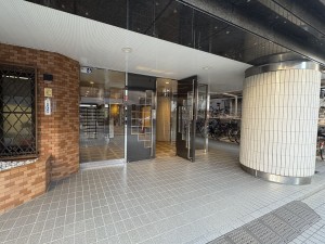 江東区大島、マンションのエントランス画像です