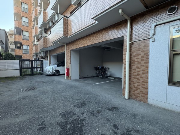 江東区大島、マンションの駐車場画像です