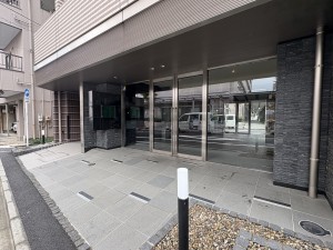 江東区大島、マンションのエントランス画像です