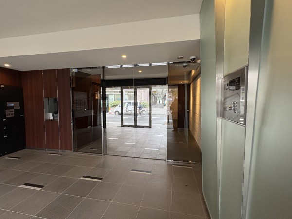 江東区大島、マンションのエントランス画像です