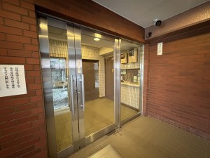 江東区亀戸、マンションのエントランス画像です