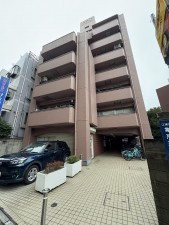 江東区亀戸、マンションの外観画像です