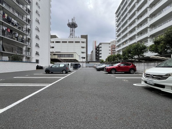 江東区東陽、マンションの駐車場画像です