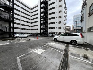 江東区東陽、マンションの駐車場画像です
