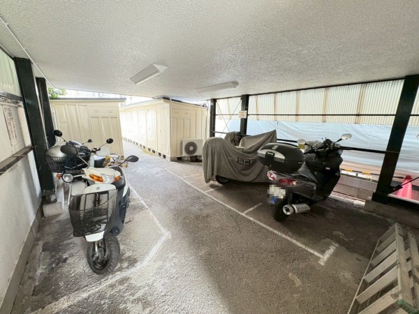江東区東陽、マンションの駐車場画像です