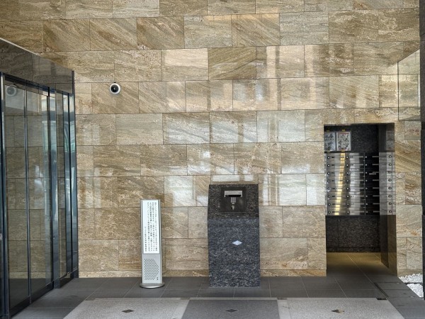 江東区亀戸、マンションのエントランス画像です