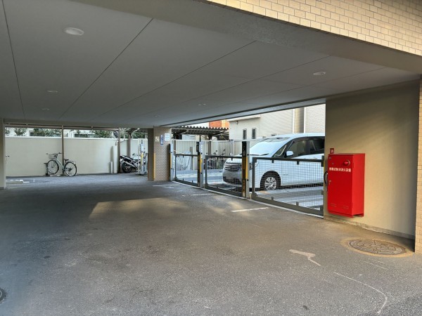 江東区大島、マンションの駐車場画像です