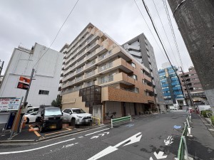 江東区亀戸、マンションの外観画像です