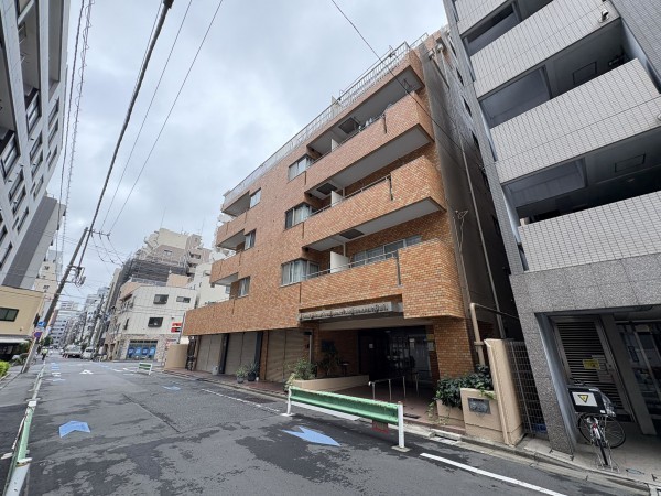 江東区亀戸、マンションの外観画像です