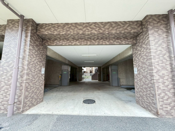 江東区東砂、マンションの駐車場画像です