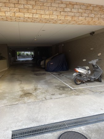 江東区海辺、マンションの駐車場画像です