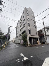 江東区亀戸、マンションの外観画像です