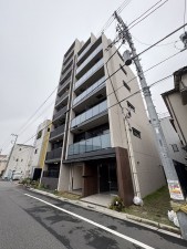 江東区亀戸、マンションの外観画像です