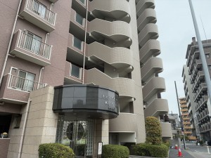 江東区亀戸、マンションの外観画像です