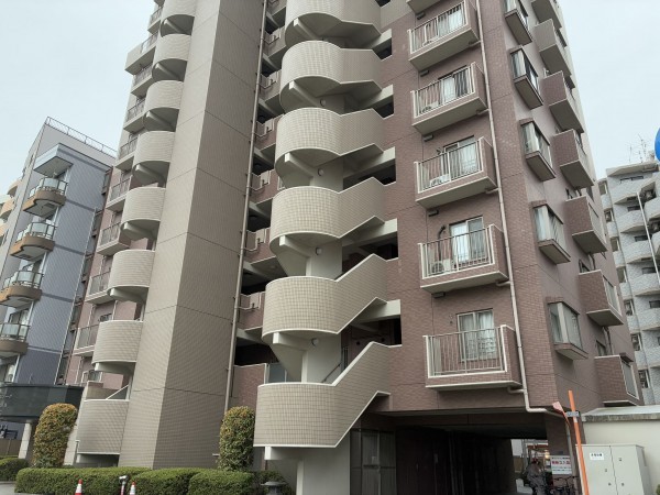 江東区亀戸、マンションの外観画像です