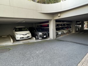 江東区東砂、マンションの駐車場画像です