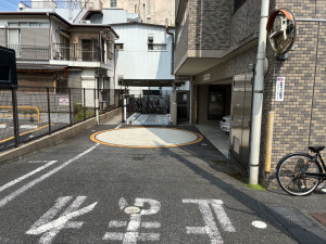 江東区亀戸、マンションの駐車場画像です