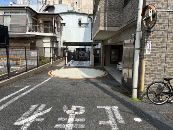 江東区亀戸、マンションの駐車場画像です