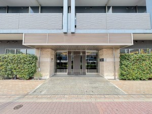 江東区亀戸、マンションのエントランス画像です