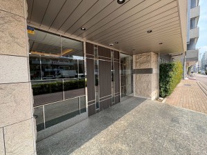 江東区亀戸、マンションのエントランス画像です