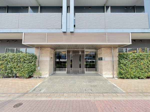 江東区亀戸、マンションのエントランス画像です