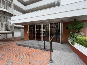 江東区亀戸、マンションのエントランス画像です