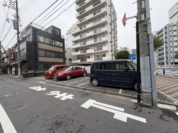 江東区亀戸、マンションの駐車場画像です