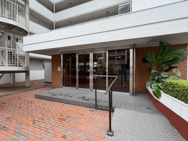 江東区亀戸、マンションのエントランス画像です