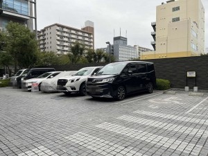 江東区東陽、マンションの駐車場画像です