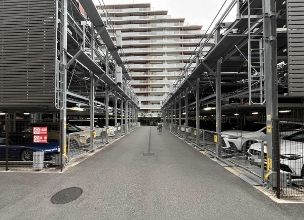 江東区東陽、マンションの駐車場画像です