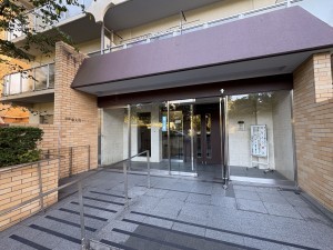 江東区大島、マンションのエントランス画像です