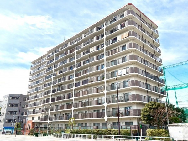 江東区大島、マンションの外観画像です