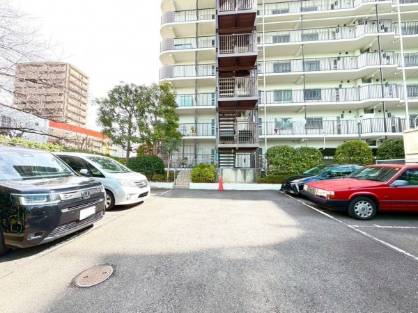 江東区大島、マンションの駐車場画像です