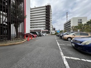 江東区東陽、マンションの駐車場画像です