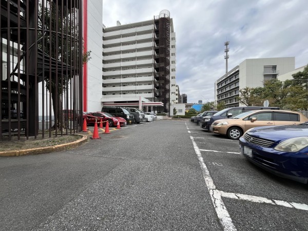 江東区東陽、マンションの駐車場画像です