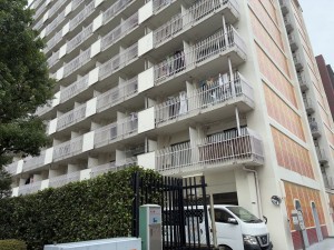 江東区亀戸、マンションの外観画像です