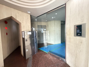 江東区亀戸、マンションのエントランス画像です