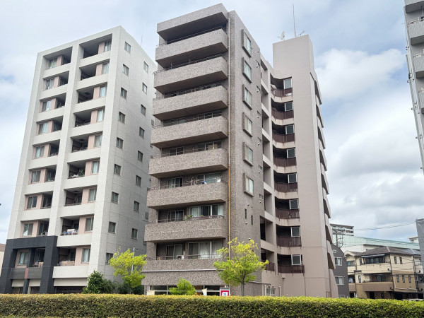 江東区亀戸、マンションの外観画像です