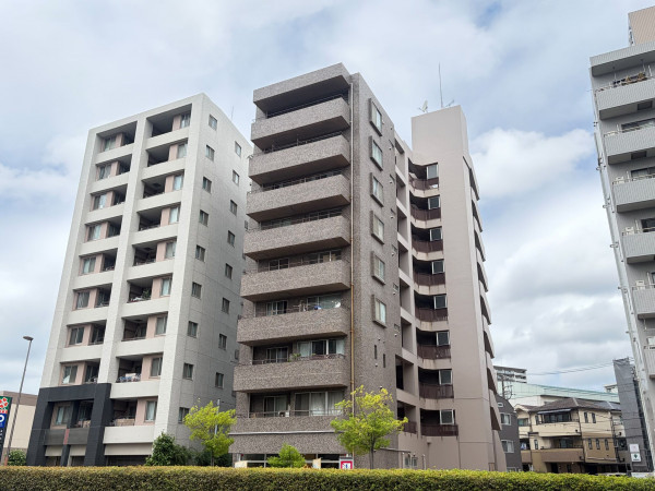 江東区亀戸、マンションの外観画像です