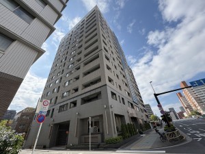 江東区亀戸、マンションの外観画像です