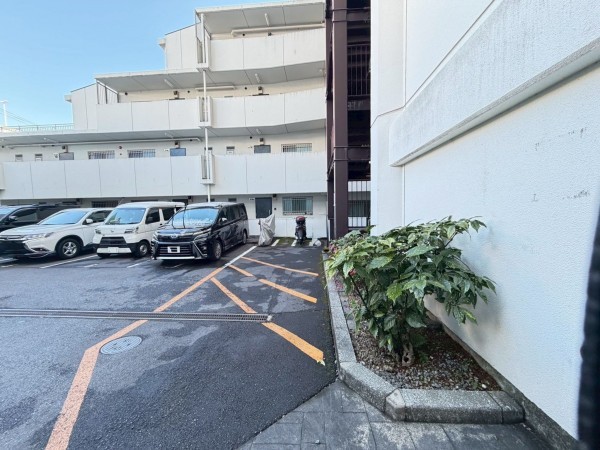 江東区大島、マンションの駐車場画像です